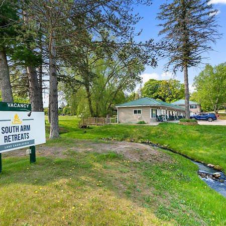 South Arm Retreats Motel East Jordan Kültér fotó