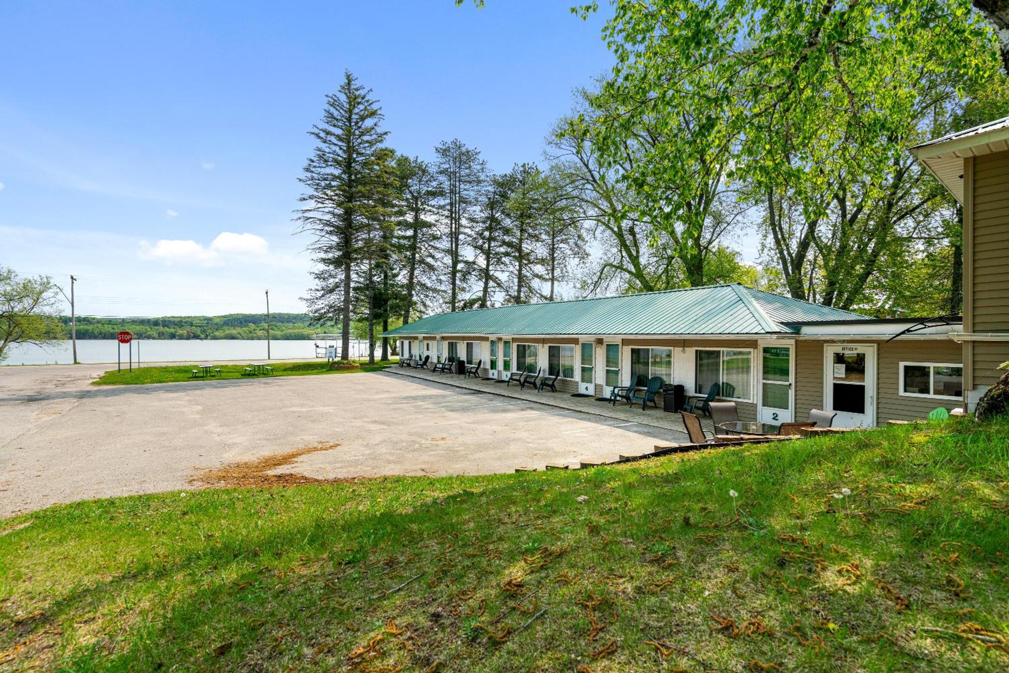South Arm Retreats Motel East Jordan Kültér fotó