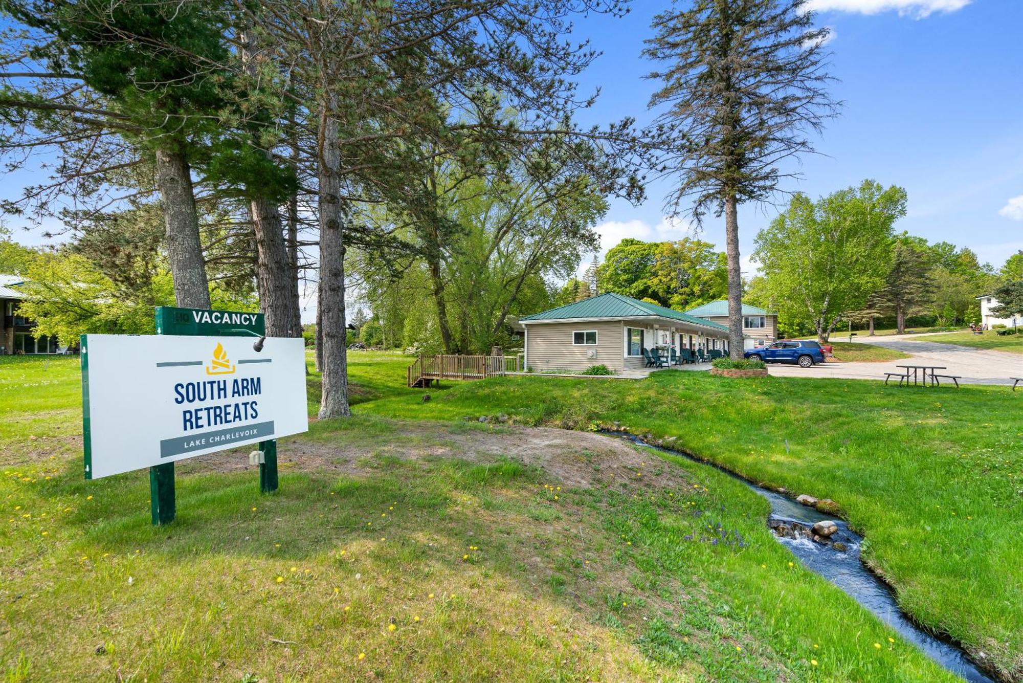 South Arm Retreats Motel East Jordan Kültér fotó