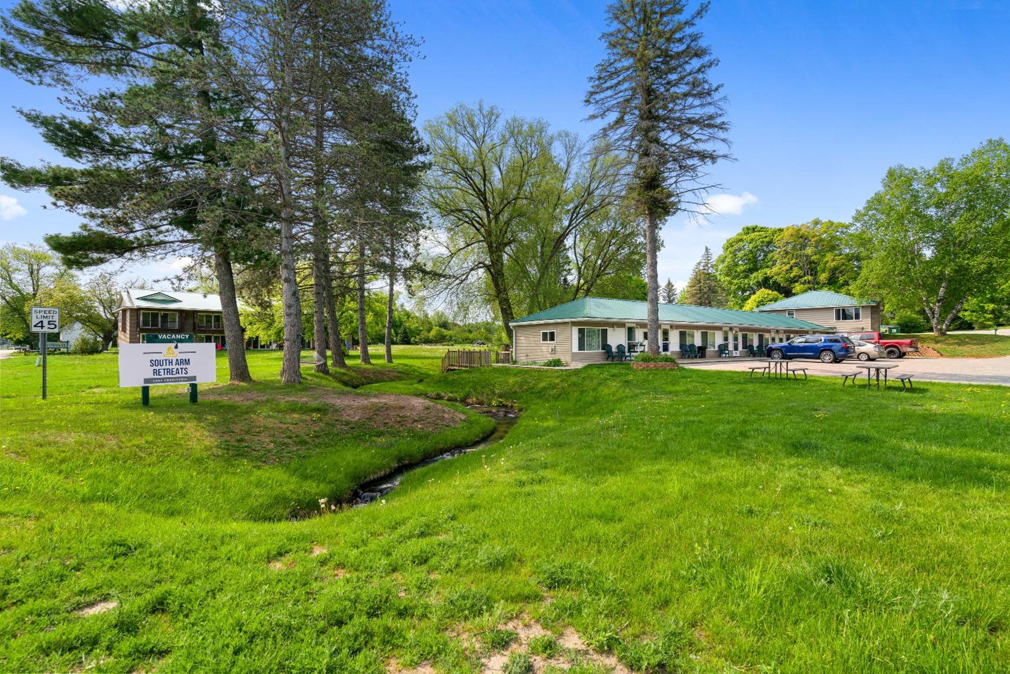 South Arm Retreats Motel East Jordan Kültér fotó